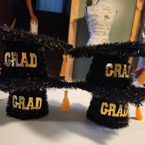 Black and Gold Graduation Cap Decor - Picture 5 of 5